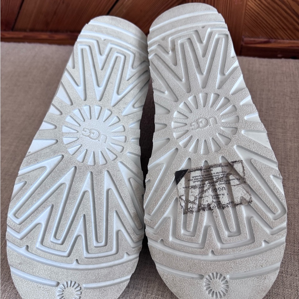 UGG Tasman in Goose - Picture 7 of 10